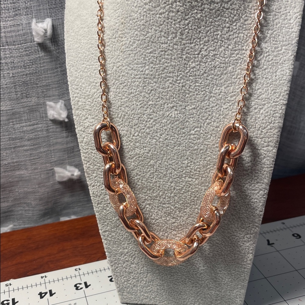 Avon chunky chain dipped in pink rose gold Necklace special edition